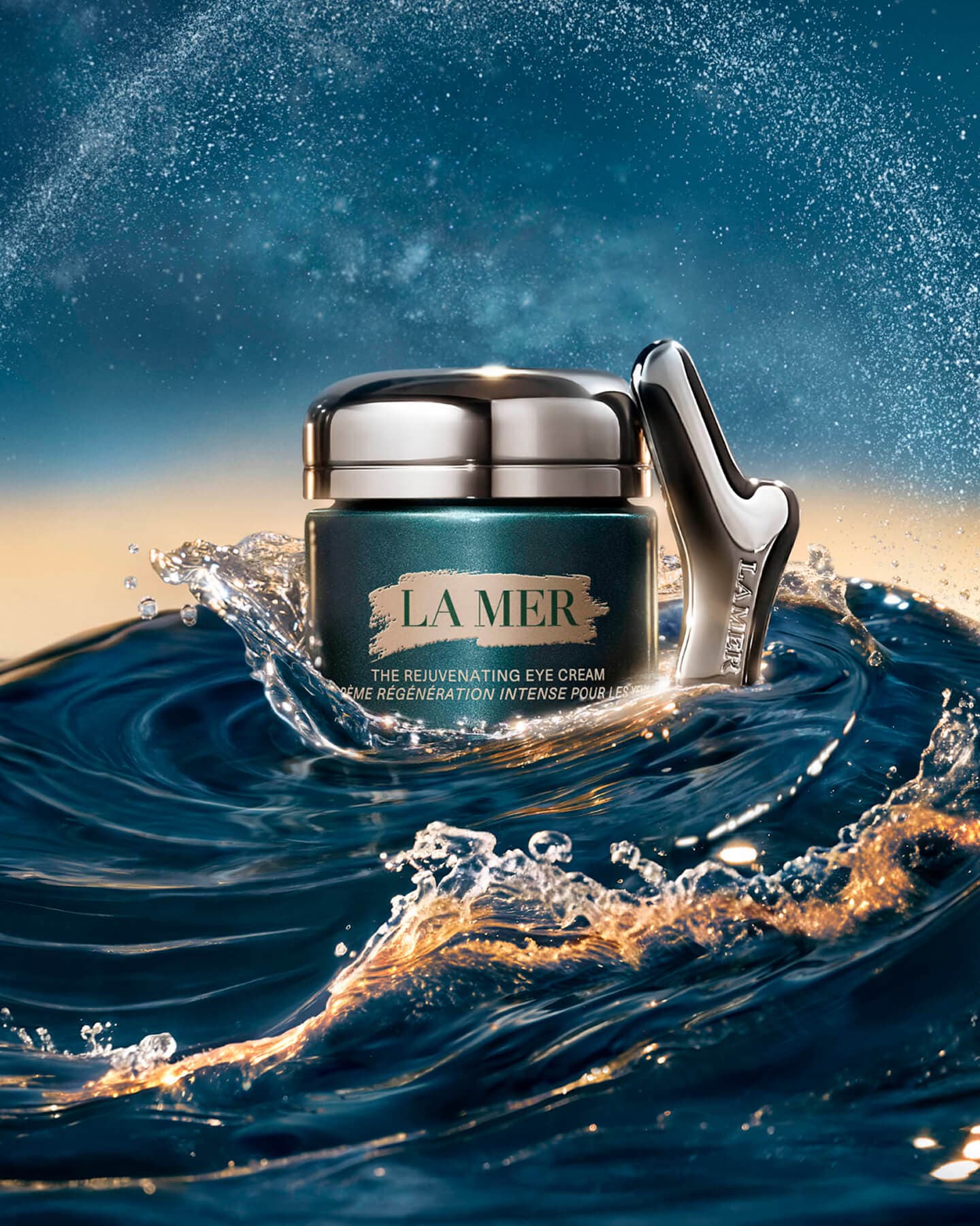 Selection of La Mer deluxe minis in a festive setting